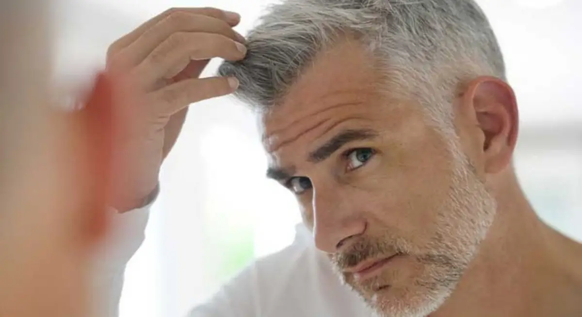 Por qué aparecen las canas y qué factores aceleran su aparición