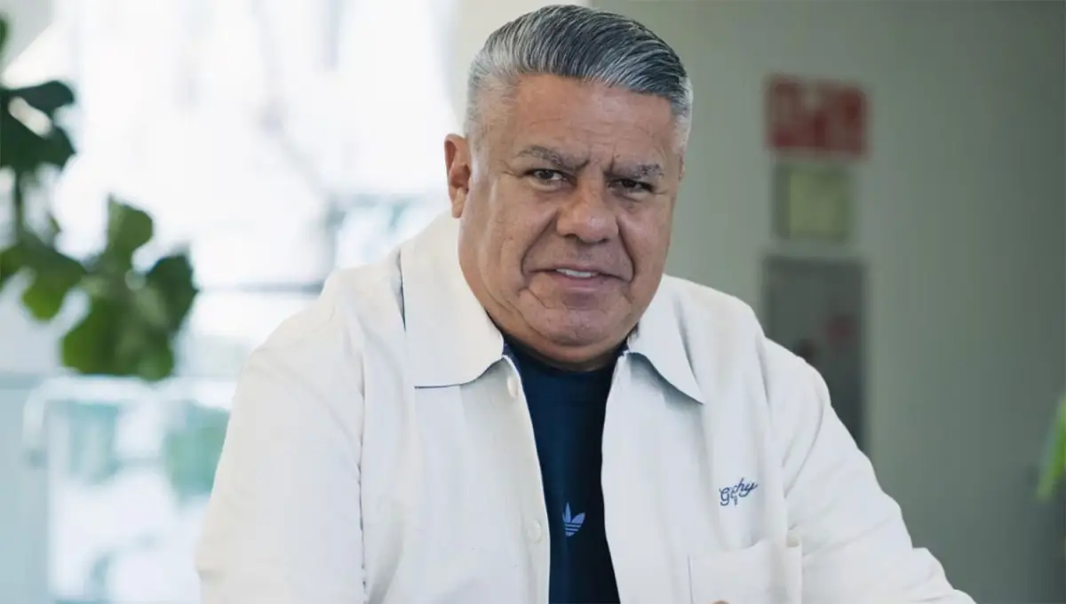 UN PREMIO. Claudio Tapia recibió el Alumni de platino por su tarea como dirigente de la AFA.