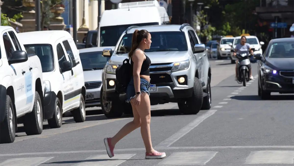 AGOBIANTE. El SMN estima que la temperatura máxima llegaría a los 38 °C. 