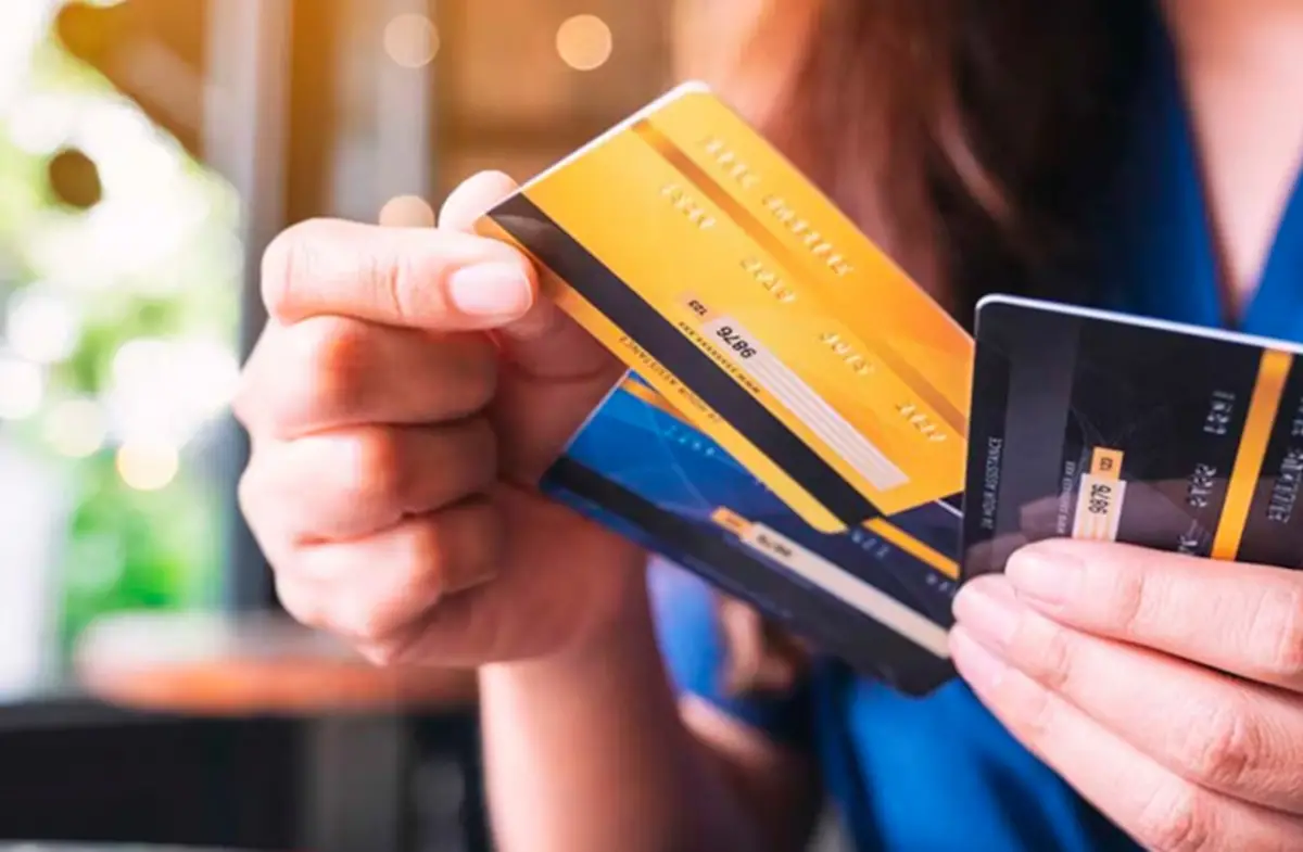 El pago de las tarjetas de crédito tiene su propio funcionamiento y es importante conocer los beneficios y las desventajas.