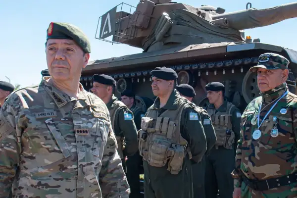 Presti y las minorías ruidosas: los tres desafíos de un general inesperado