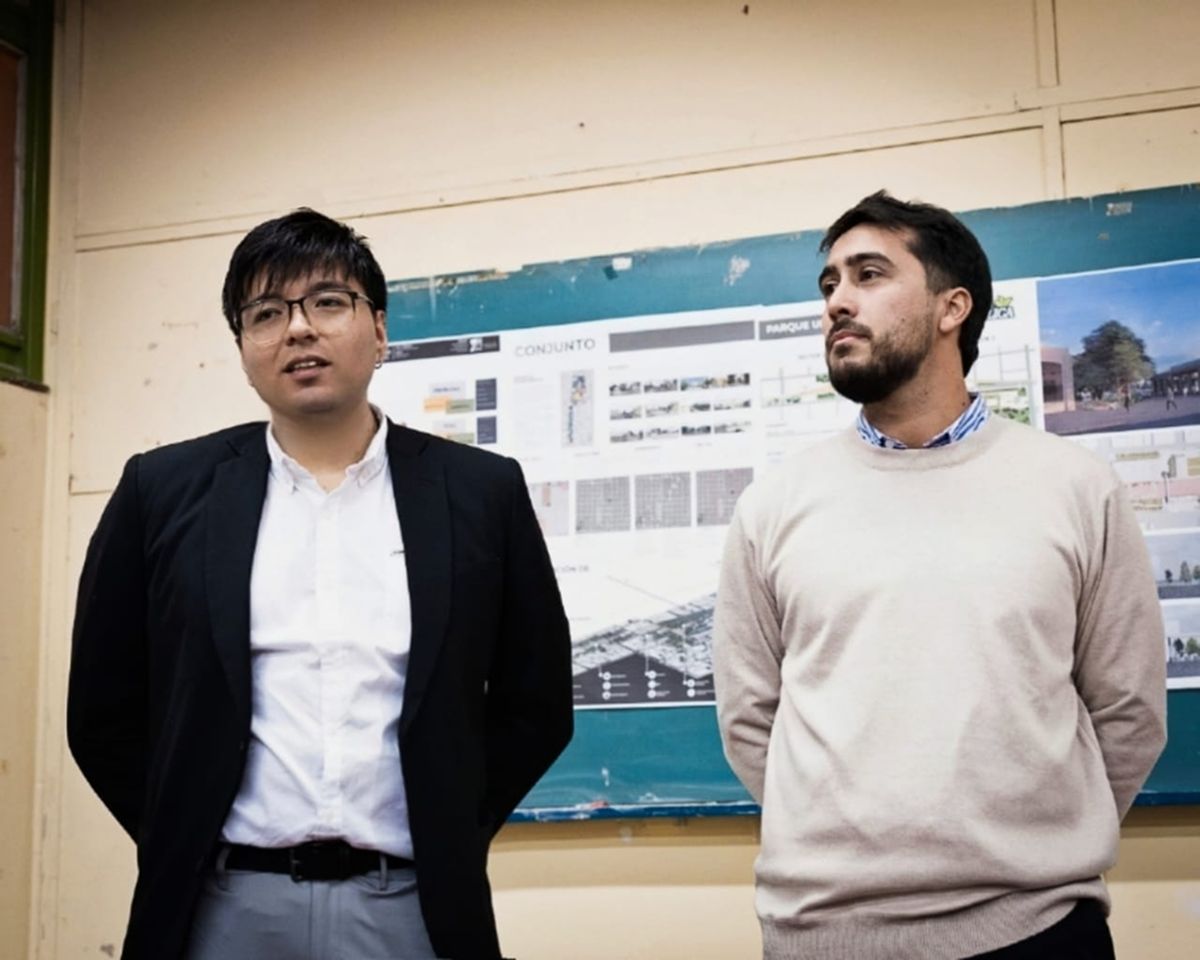 ORGULLO ARQUITECTO. Los autores del proyecto urbano posan tras aprobar su tesis final en la Universidad Nacional de Tucumán. / CORTESÍA JOAQUÍN BURGOS