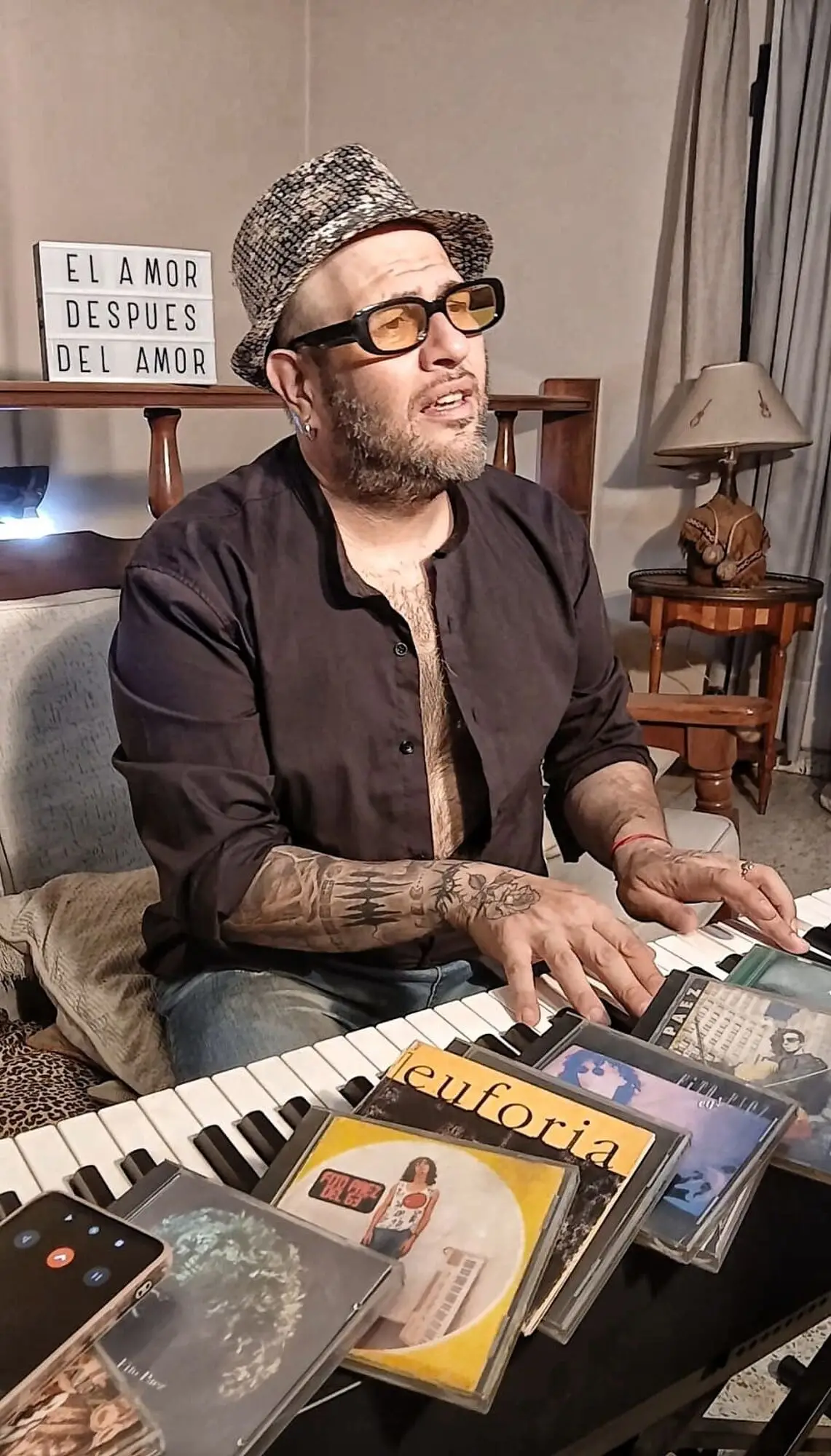 CIRCO BEAT BAND. Federico Cerisola canta temas de Fito Páez en el Virla.