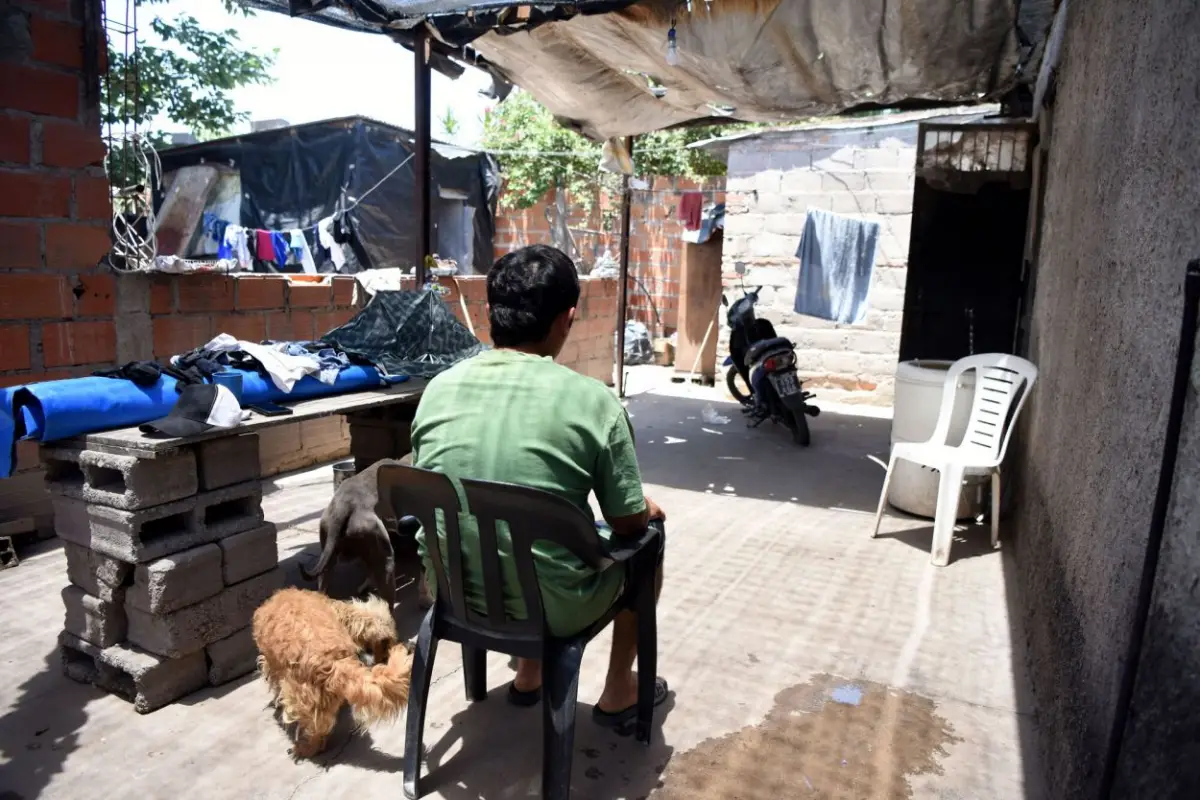 DE ESPALDAS. El padre del adolescente habló con LA GACETA.