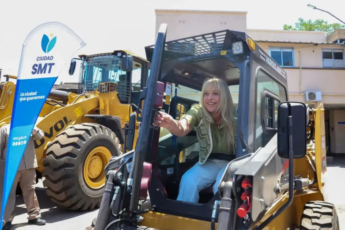 EQUIPAMIENTO. La Municipalidad capitalina incorporó nuevas máquinas a la Secretaría de Obras Públicas. prensa municipalidad