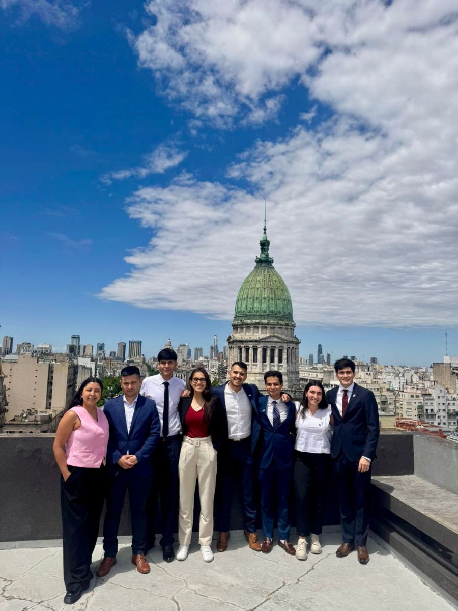 LIDERAZGO JOVEN. La delegación tucumana del programa Jóvenes Dirigentes participó del Alumni Forum.