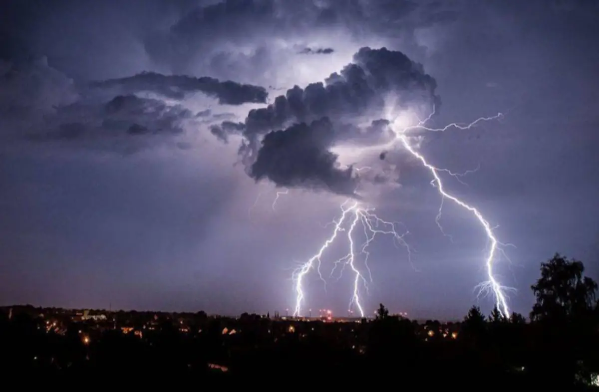 En algunas regiones además de precipitaciones intensas habrá granizo y vientos potentes.