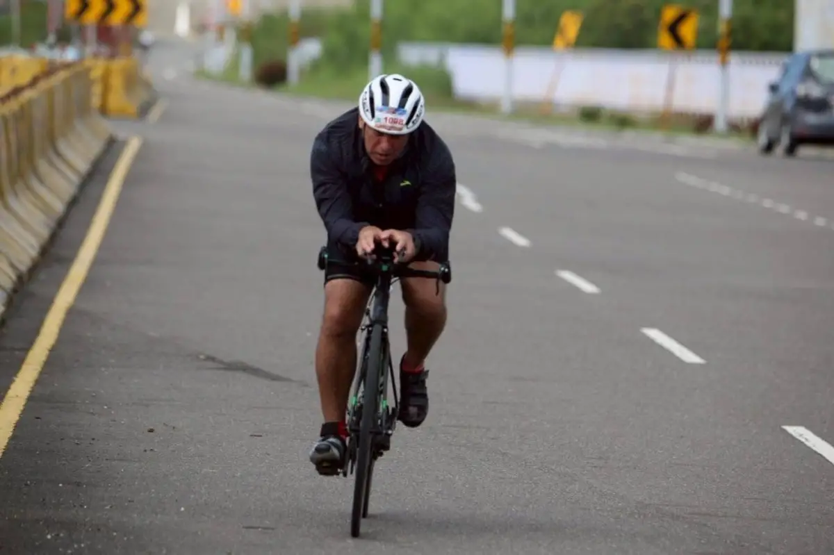 Jorge Ariel Rodríguez, atleta de élite y médico cirujano, durante la competencia en 