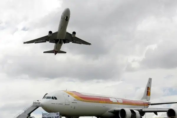 Aerolíneas piden a Venezuela que revoque la suspensión de licencias