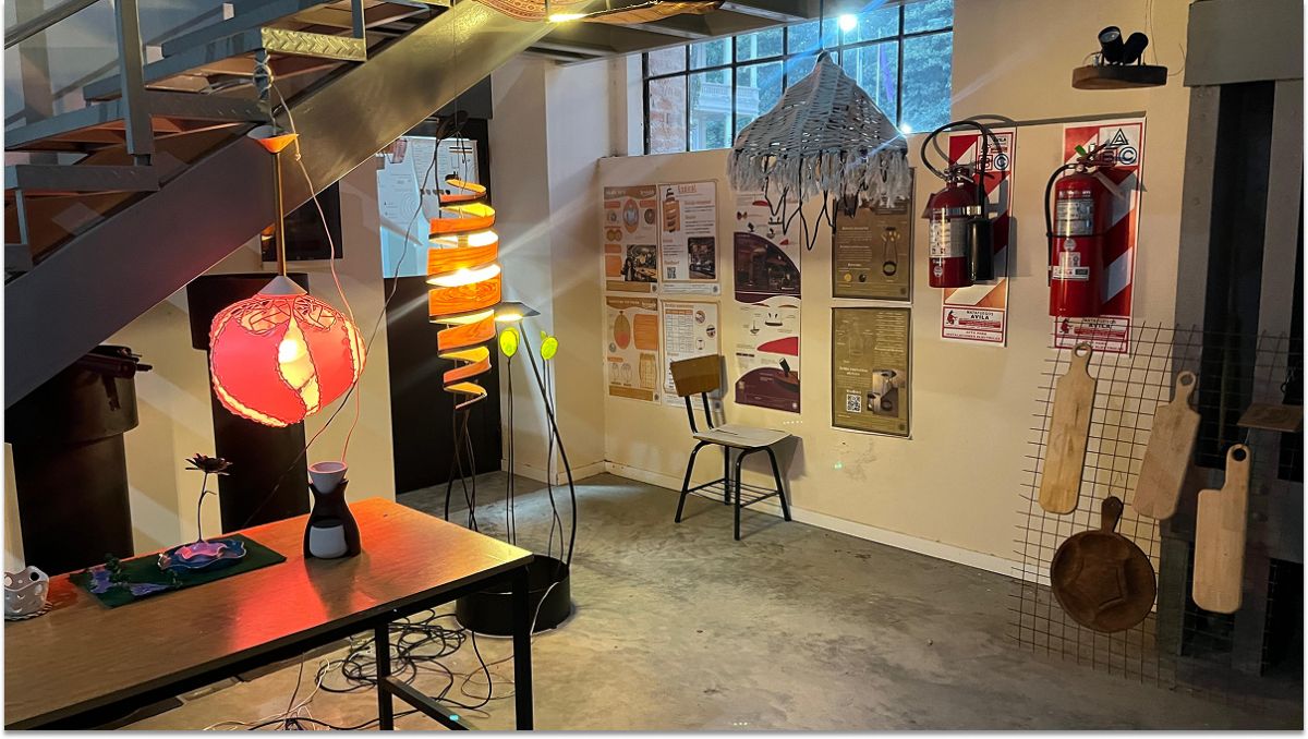 DISEÑO INDUSTRIAL. El espacio de luminarias mostró piezas creadas con distintas técnicas.