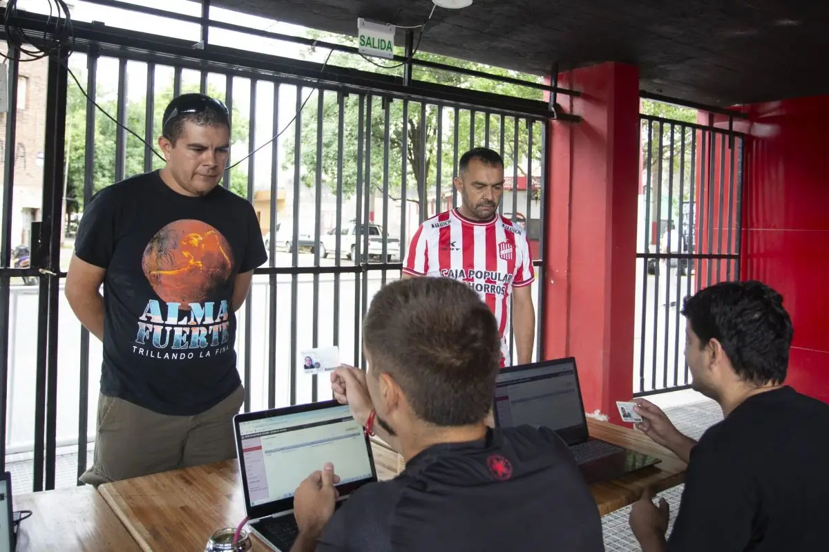 Los socios siguen emitiendo su voto en La Ciudadela