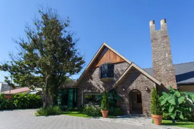 Howard Johnson Yerba Buena: verano en modo resort, sin salir de la ciudad