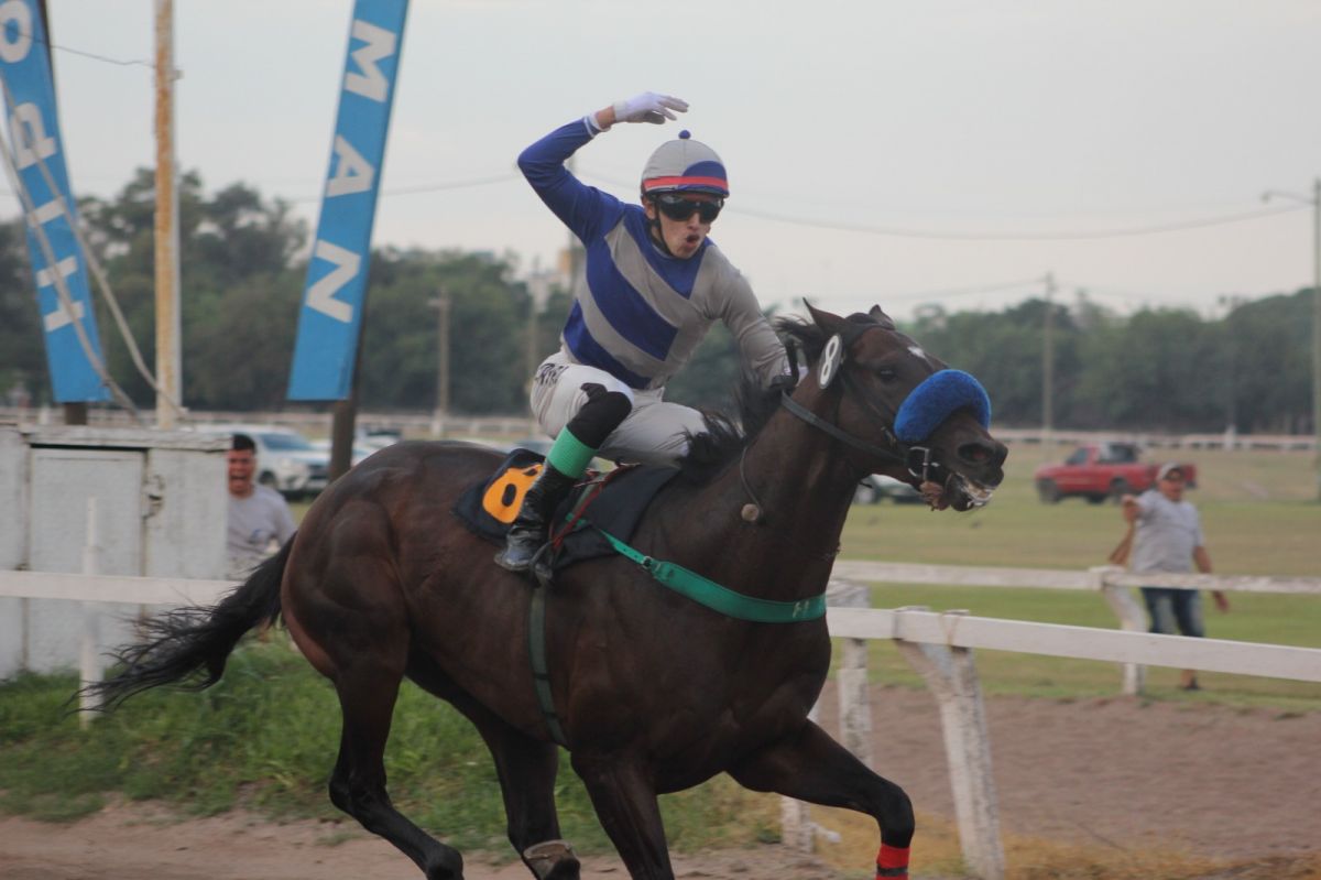HIZO TODO FÁCIL. Show Goes On contó con la muy buena conducción de Francisco Brito.