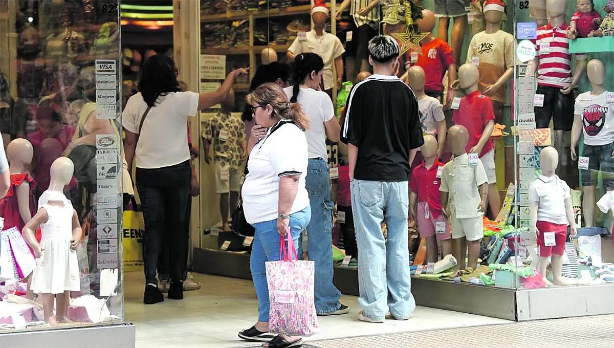 RITMO COMERCIAL. Referentes del sector reconocieron que la situación actual impulsa a considerar la informalidad como estrategia de supervivencia.