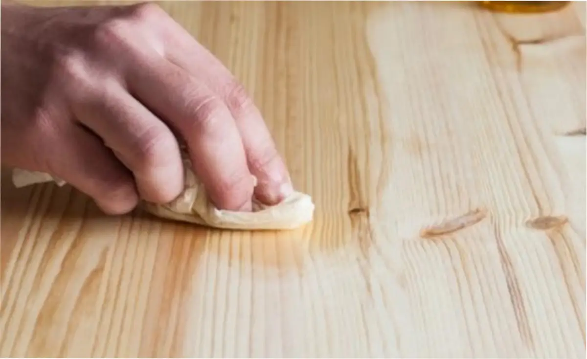 El aceite de bebé puede ser la solución a tus muebles. 