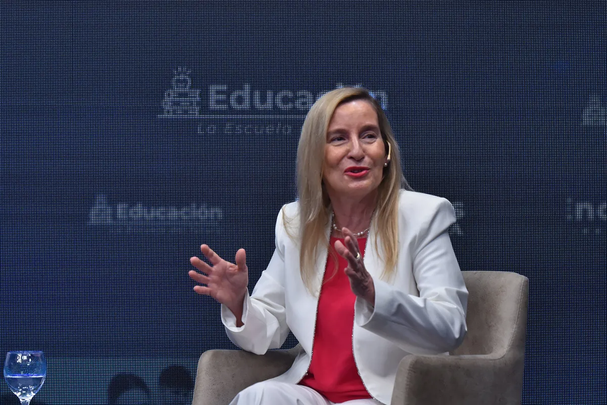 Constanza Padilla trabaja con capacitación y formación en alfabetización para docentes.