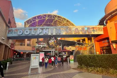Escándalo en Miami: detuvieron a cinco turistas argentinos acusados de robos en serie en el Dolphin Mall