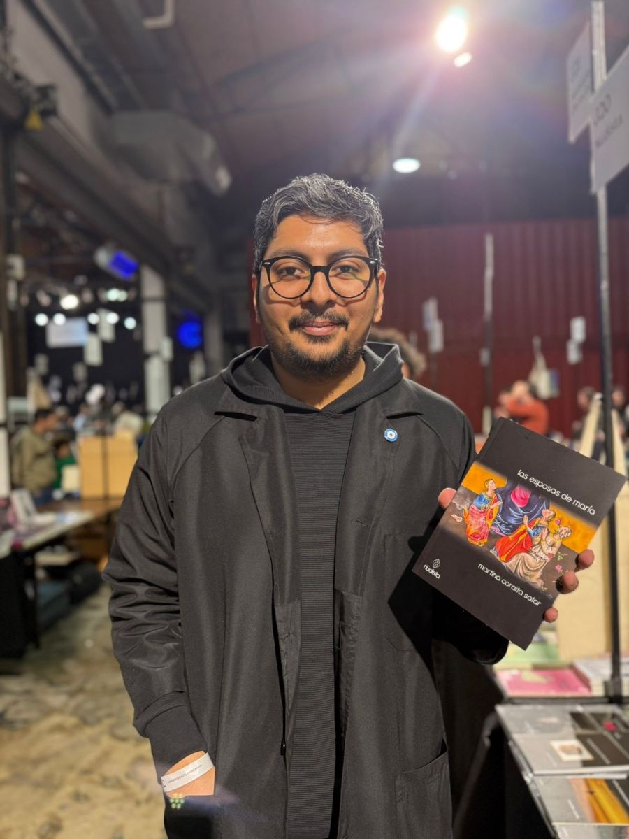 El escritor Mario Flores