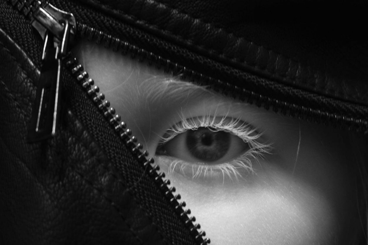 UN SIGLO DESPUÉS. Una imagen de Karina Ybarra que lleva indirectamente a la vanguardia de Man Ray.