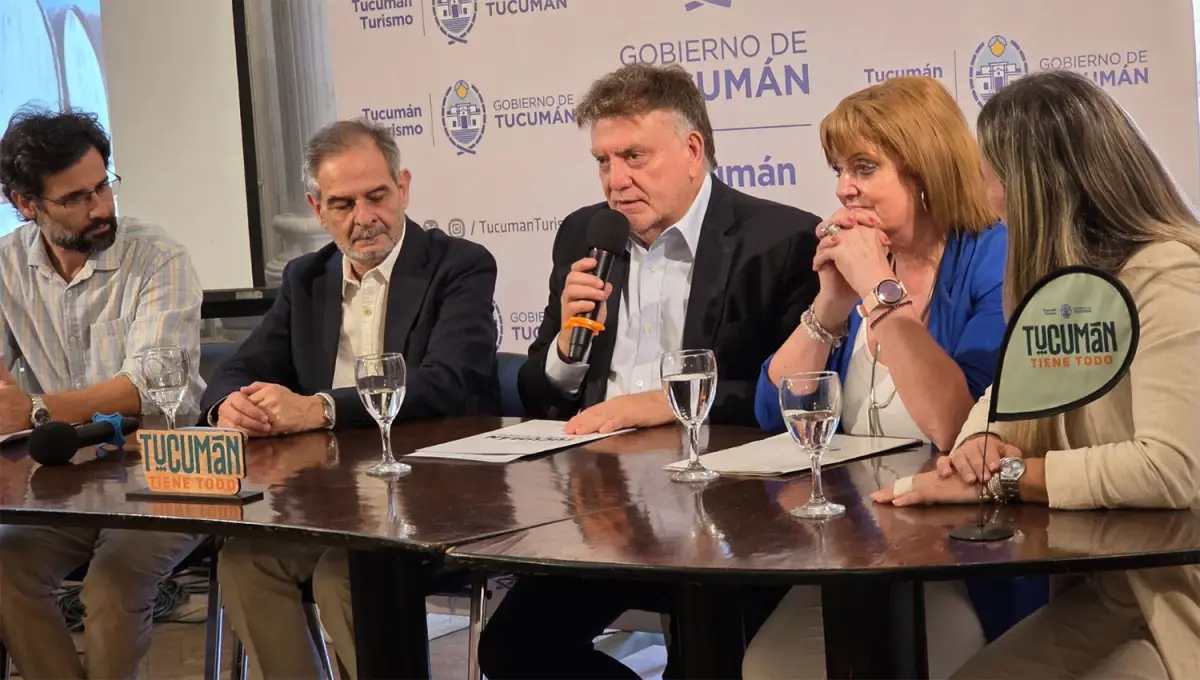 LANZAMIENTO. Gonzalo Blas Nahas, Sergio Pagani, Domingo Amaya, Susana Monserrat e Inés Frías Silva participaron del anuncio de la diplomatura.