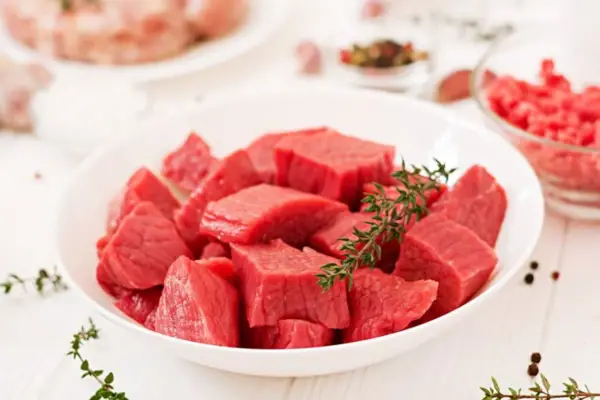 La dieta de los centenarios: cuánta carne consumen al año, según las investigaciones