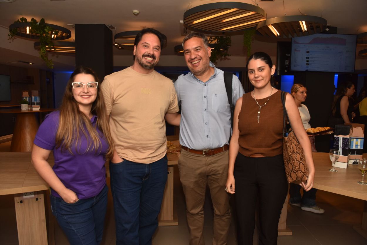 Los representantes de Tarjeta Naranja y de Grupo Yuhmak.