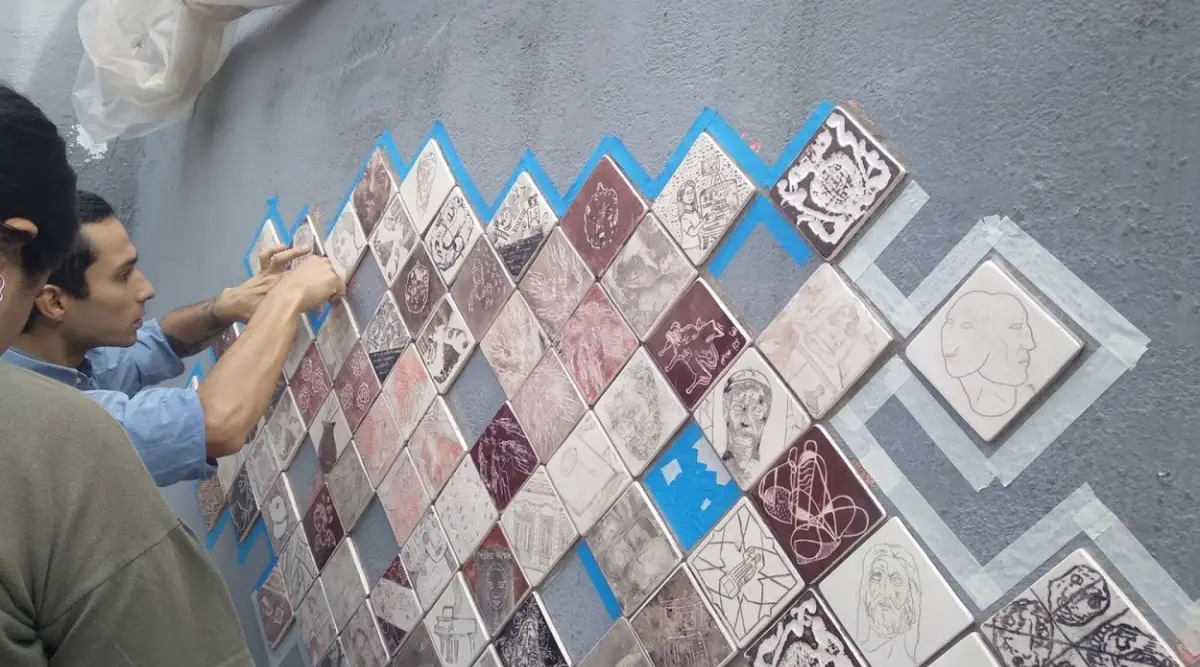 Inauguran un mural cerámico en el Museo Iramain