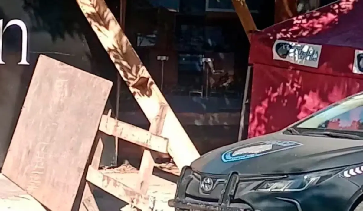 Cayó el andamio de una obra en construcción y una joven murió aplastada.