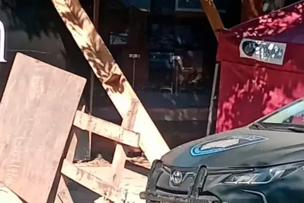 Tragedia en una obra en construcción: cayó un andamio y una joven murió aplastada