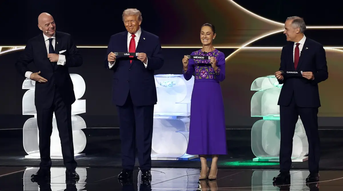 El presidente de EEUU, Donald Trump, junto con sus pares de México, Claudia Sheinbaum, y de Canadá, Mark Joseph Carney. A la par, Giovanni Infantino, titular la FIFA. @FIFAWorldCup