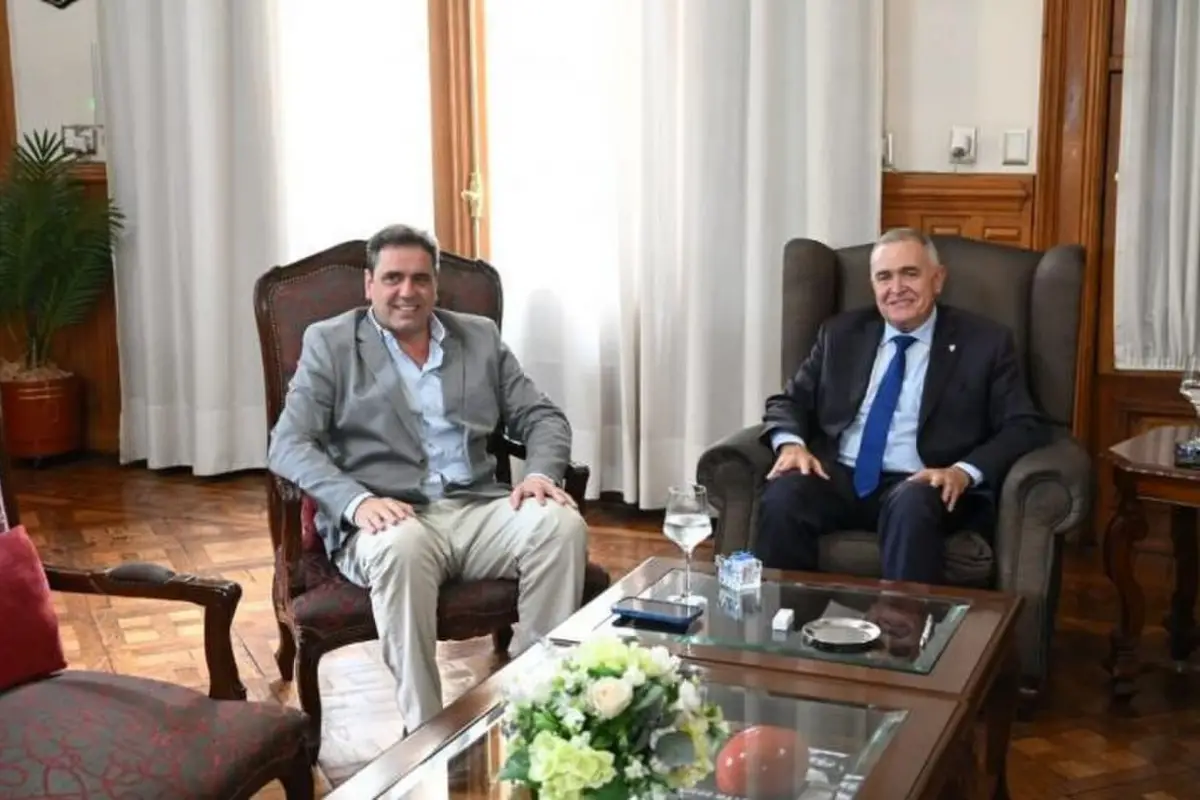 ENCUENTRO. Jaldo, conductor del PJ, y Catalán, referente local de LLA. 