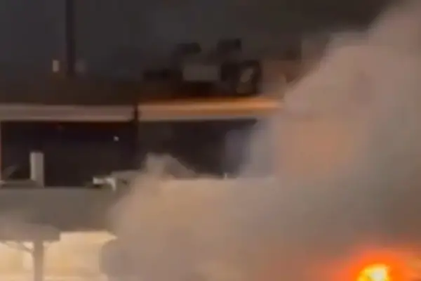 Impactante video: un avión con 180 pasajeros se incendió en un aeropuerto de Brasil y generó pánico