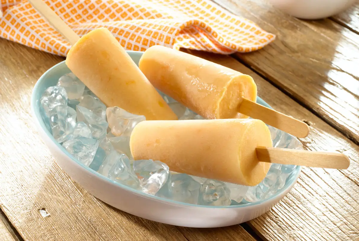 Los helados de durazno son frescos y deliciosos y pueden formar parte de tus comidas en esta temporada.
