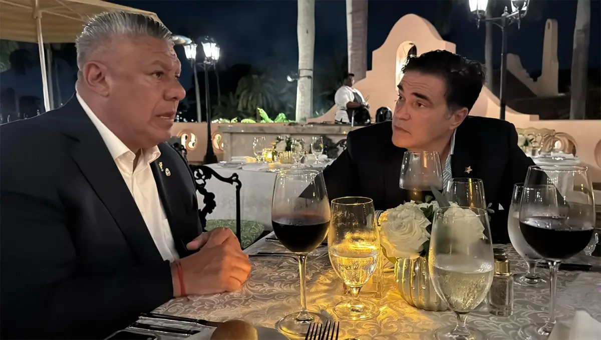 EN FLORIDA. Chiqui Tapia posó junto a Lasarte en la residencia de Trump.