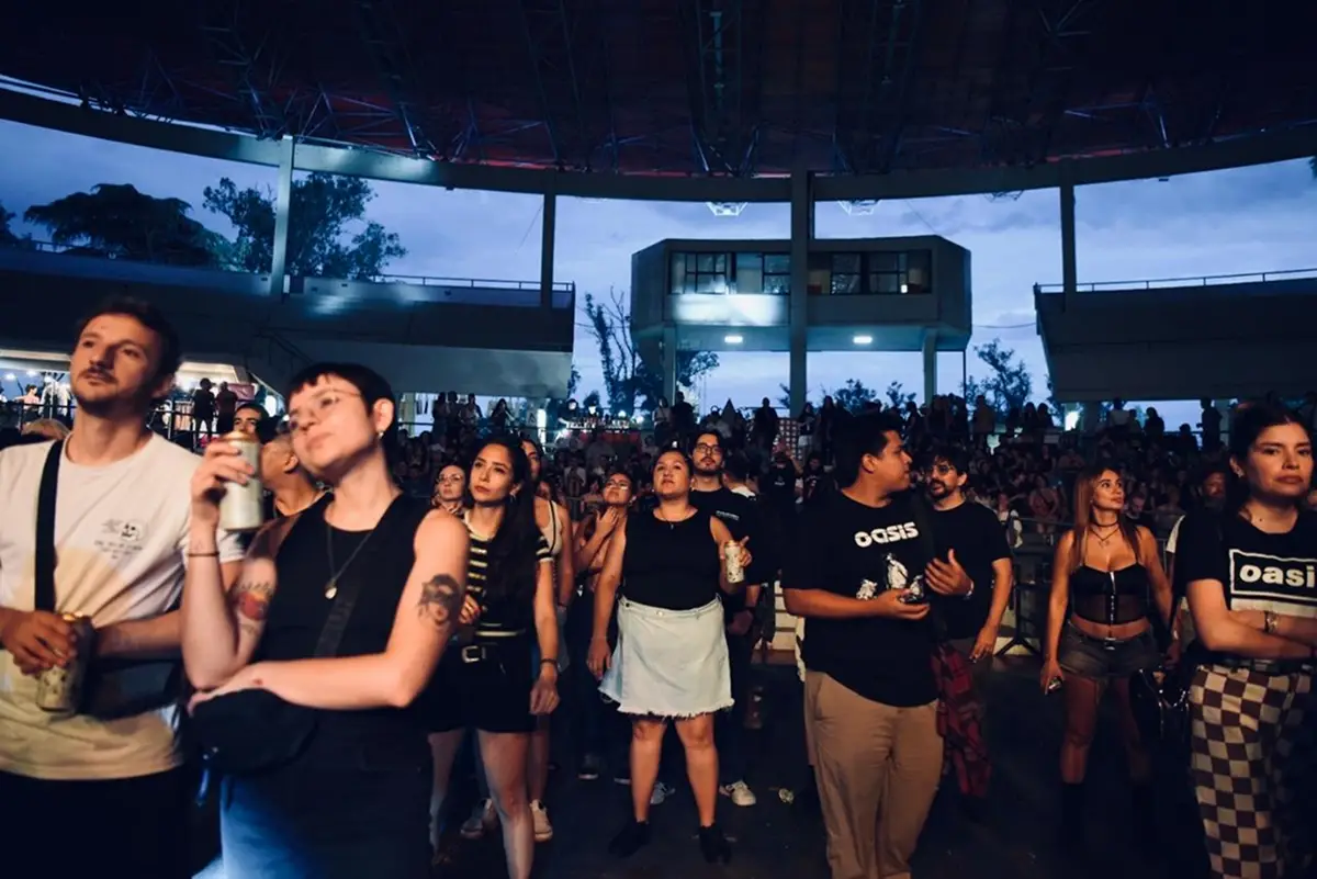 EN TUCUMAN. El Urban Indie volvió a reunir música, moda y autogestión en el Palacio de los Deportes, con una estética que ya define a una generación. ANALIA JARAMILO, LA GACETA.