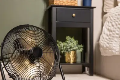 El truco de la toalla húmeda para que tu ventilador enfríe el doble y gaste menos