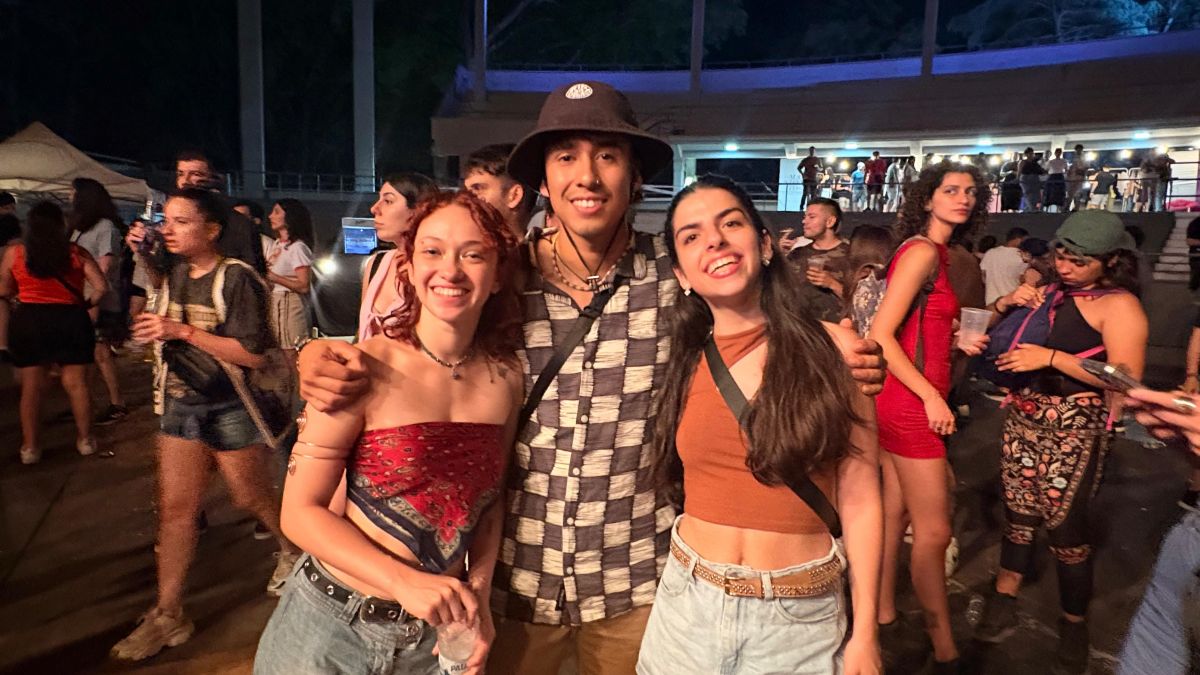 ENTRE EL PÚBLICO. Para muchos jóvenes, el Urban Indie funciona como zona de confort, espacio de encuentro y celebración estética. LA GACETA