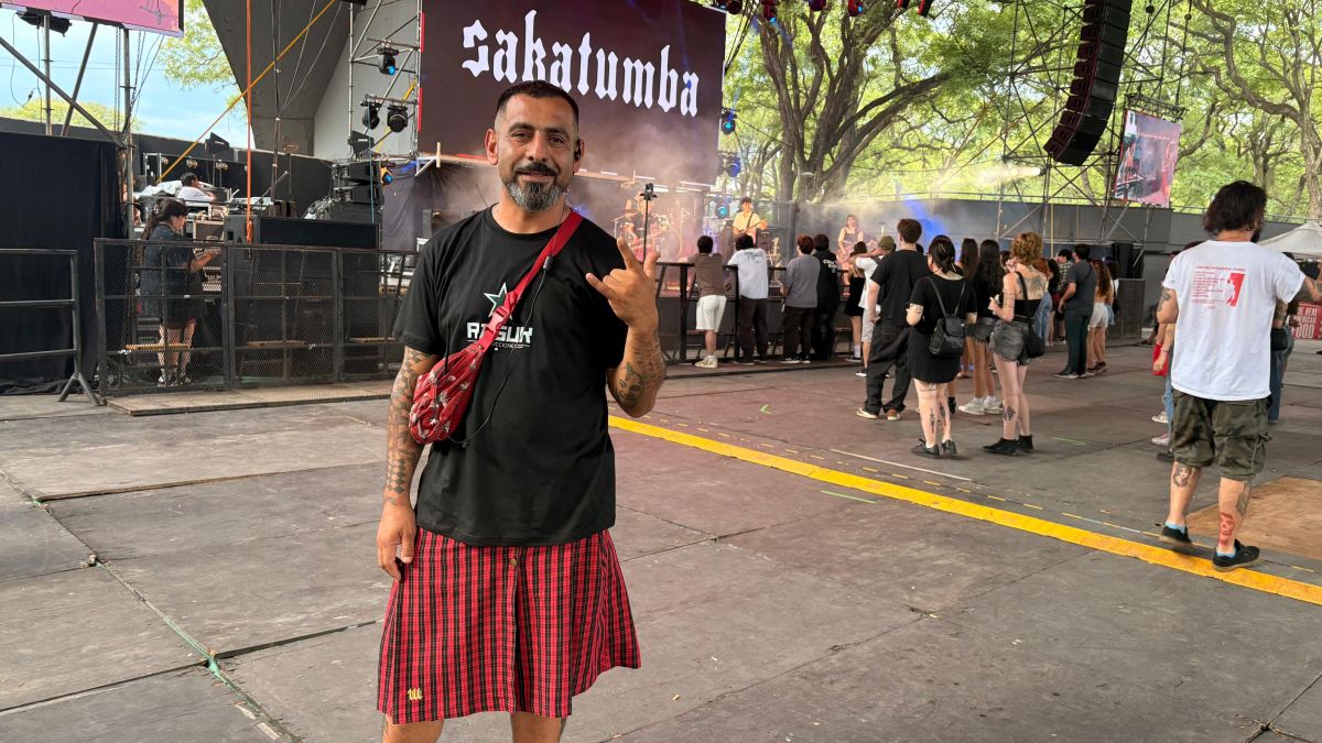 LA MENTE DETRÁS. Julio César Rasuk, creador del Urban Indie, posa meintras observa la llegada del público. LA GACETA