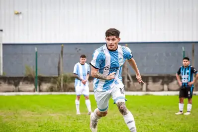 Se crío en Los Sueldos, Atlético Tucumán estuvo a punto de dejarlo libre y hoy saltó de la Liga Tucumana a Primera
