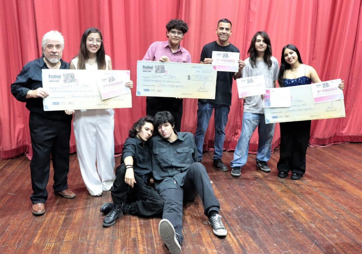 GANADORES Y MENCIONADOS. Así se vivió la final de “Yo te la canto”, certamen de la UNT. / MEDIOS UNT