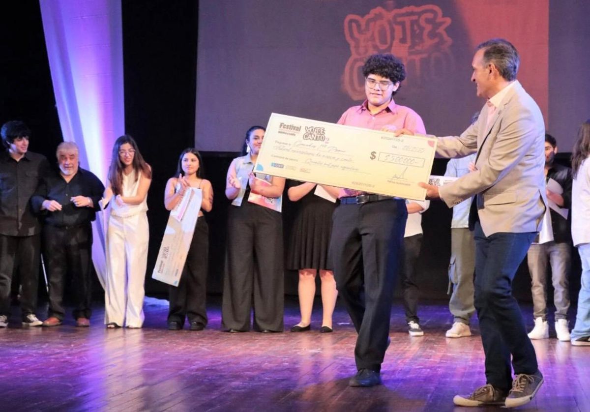 PRIMER PUESTO. Con solo 17 años, Ignacio Cuellar conquistó al jurado y al público del Alberdi. / MEDIOS UNT