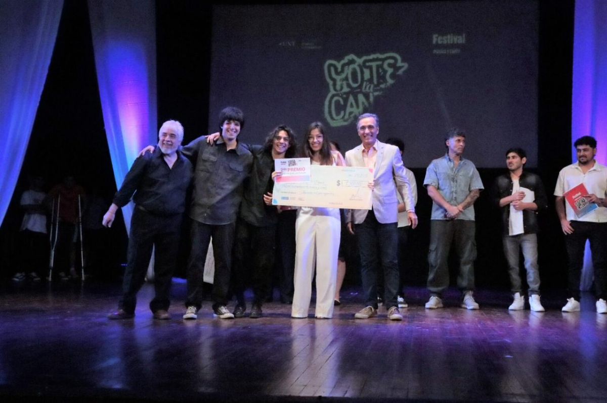 SEGUNDO PUESTO. Luz Montenegro vivió su reencuentro con el canto en la final de la UNT. / MEDIOS UNT