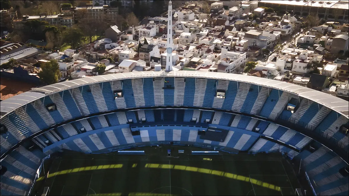 BAJO LA LUPA. Racing aclaró su relación contractual con Sur Finanzas tras el allanamiento en Avellaneda.