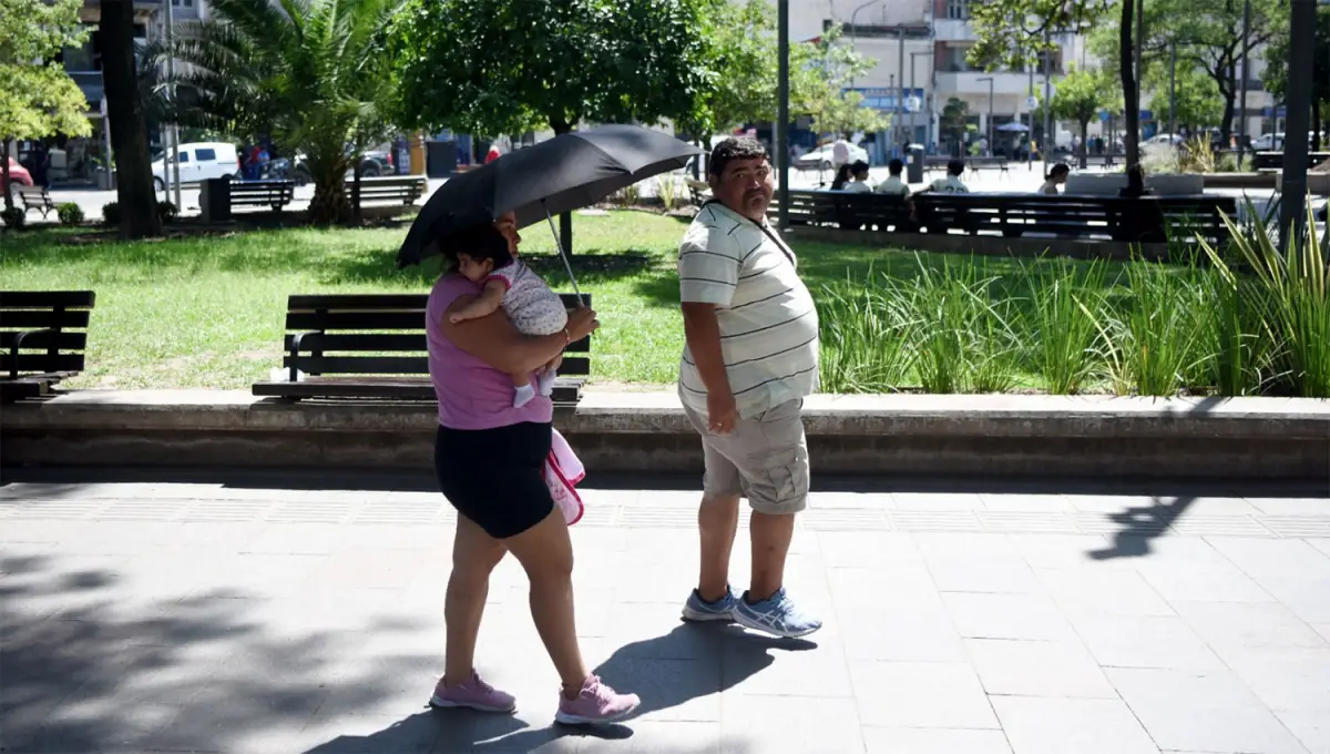 MUCHO CUIDADO. Las tucumanas y los tucumanos deberán protegerse del sol durante los próximos días. 