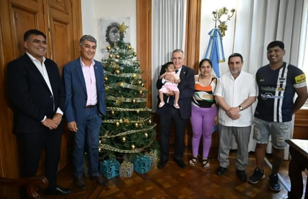 La pequeña Ainoa volvió a Tucumán tras un trasplante de hígado y fue recibida por Jaldo