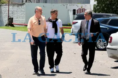 EN VIVO: Pérez Castro arribó al complejo de San Martín y ya está reunido con Campodónico