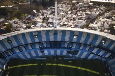 Racing rompió el silencio tras el operativo por Sur Finanzas y aclaró su vínculo comercial de cara a la final con Estudiantes