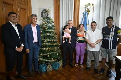 La pequeña Ainoa volvió a Tucumán tras un trasplante de hígado y fue recibida por Jaldo