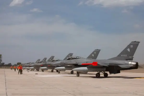La llegada de los aviones de combate F-16 marcó un punto de inflexión y generó nuevos desafíos