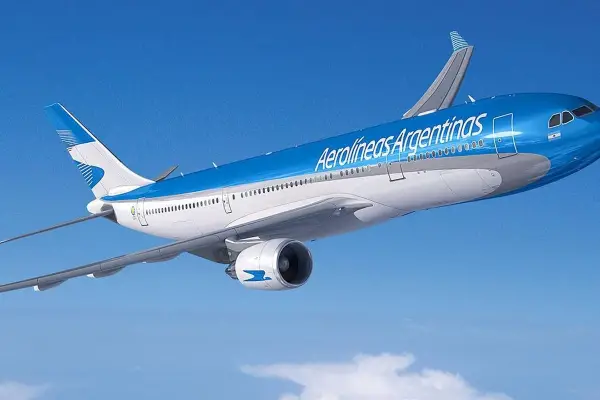 Aerolíneas Argentinas lanzó descuentos del 25%: quiénes pueden acceder y cómo comprar